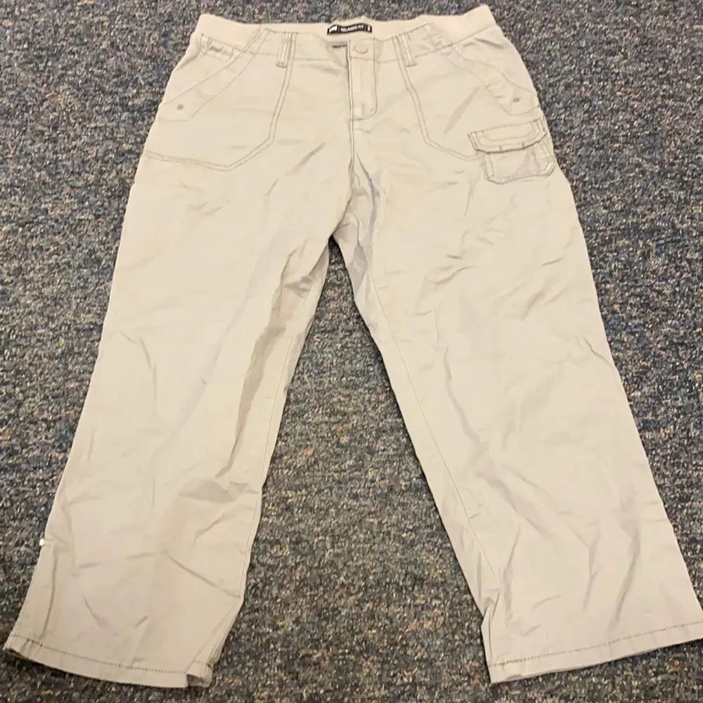 Lee Relaxed Fit Gray Capris sz. 10 Medium